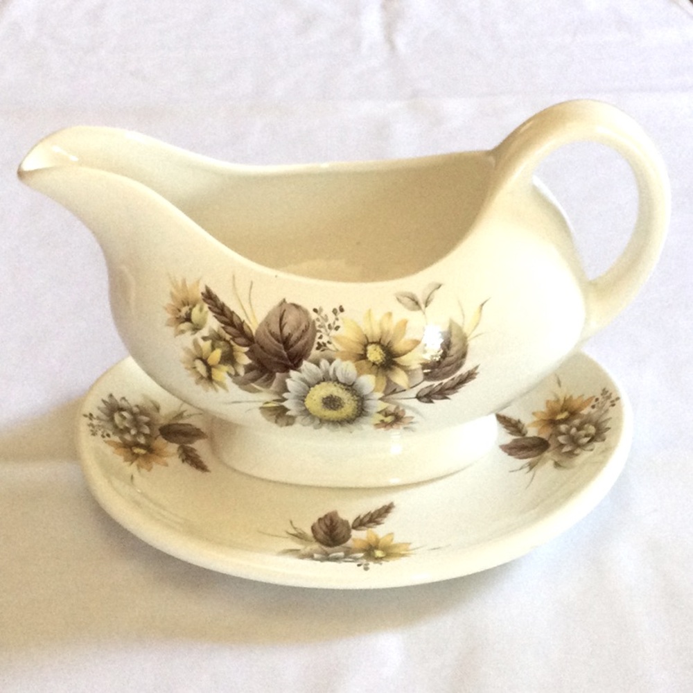 Ceramic Gravy Boat w/Saucer